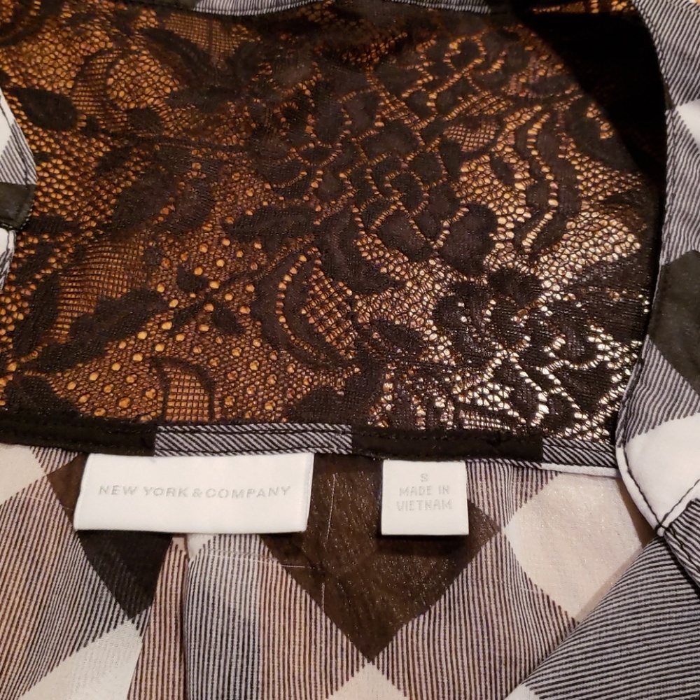 NY & Co Black & White Checkered Blouse with Lace - Picture 4 of 5